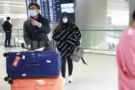 12岁王诗龄高调走机场！穿2万棉服霸气十足，富婆范太像妈妈李湘图片