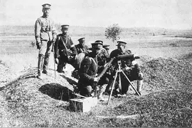 清兵上战场个个两杆枪，军火武器也不弱，为何最后却惨遭失败？图片