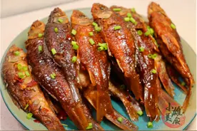 小鱼不要只会油炸，教你秘制新吃法，骨酥入烂入口即化，太香了图片