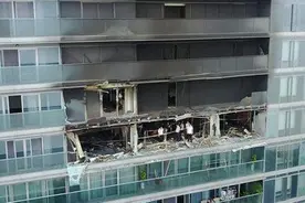 保姆莫焕晶在火灾时为什么只通知楼上的住户却不通知楼下的呢？图片