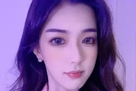 小说：她妖媚的眼神直勾勾的看着我图片