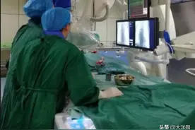 13岁“女孩”光长个子却无发育迹象，去医院一查才发现自己是男孩图片