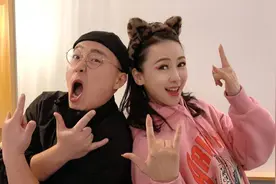 翁虹郝劭文重聚，以前演母子，如今像姐弟，网友:将来要演父女！图片
