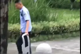 沙雕图 | 醉酒行为实录：这力气大到离谱了吧…图片