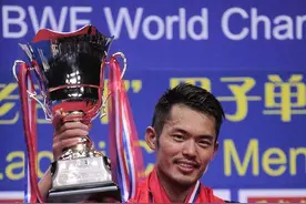 不要看在球场表面风光的超级丹那么坚强，小时候的林丹可是爱哭鬼图片