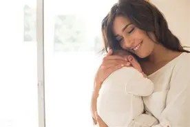 婴儿什么时候开始认识妈妈？错过了关键期，别怪宝宝不亲近你图片