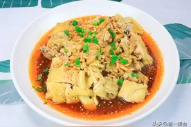 口水鸡的家常做法，学会这一招，鸡皮弹脆，肉质鲜嫩多汁，又解馋图片