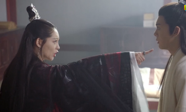 倚天屠龙记:周芷若与张无忌差点成亲,连载版俩人先后成峨眉掌门