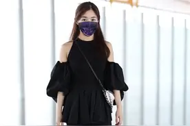 张含韵又美又嫩，“阿姨”年纪气质甜美俏皮，和女大学生没区别图片