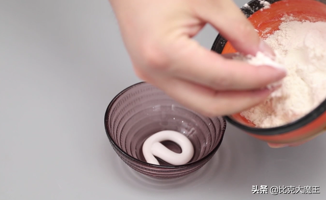 白墙脏了不用重新刷，用这4样东西擦一擦，墙壁白净如新，厉害了