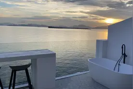 深圳南澳新开了家悬崖海景民宿，在房间看晚霞，美出天际图片