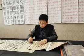 南浔区残疾人励志讲师团成员朱小山：以艺澄怀 书就笔墨情缘图片
