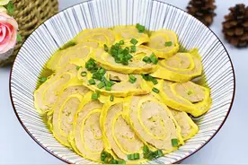 1斤肉馅3个鸡蛋，大厨教你做道金丝蛋卷，一卷一蒸，简单易上手图片