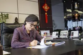 湖南知名富豪：身价1002亿，掌舵中国第一工程机械制造企业图片