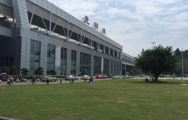深圳有几个火车站，分别在什么地方？