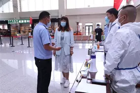 张晶晶调研乌兰浩特市“一场两站”及人员密集场所疫情防控工作图片