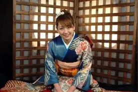 日本家庭主妇追捧的“小蓝瓶”，3秒让发黄马桶变白，也不用手刷图片
