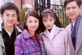 她去世10年，昔日男友已结婚生子，但仍坚持照顾她的父母图片