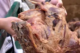 安徽祖传卖狗肉，40元一斤半天卖1000斤，老板还嫌卖得少图片