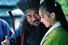 历史上，华雄并不是什么猛将，也不是被关羽杀死的图片