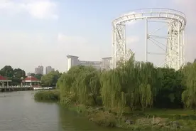 温岭唯一的“过山车”已经拆光了，就是锦屏公园里面的图片