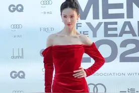 金晨身材也太瘦了，穿一字肩礼服只见骨感没肉感，还是胖点吧图片
