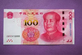 女孩有308元压岁钱，拿出208捐给河南，网友质问：为啥留下100？图片