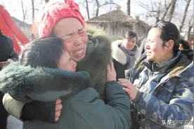 年幼时，母亲受委屈离家出走，两兄妹寻亲不放弃，相距百里，漫漫寻亲路走了30年！图片