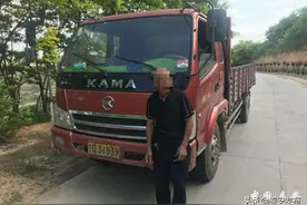 高龄老人无证驾驶中型货车！太危险！！图片