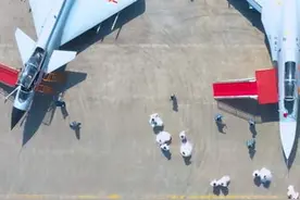 苏-30战斗机有多大？把它和歼-10放一起一看便知图片