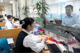 我，银行女柜员，月薪4500，工作5年，揭露银行员工相亲难的原因图片