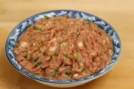 不管调啥肉馅，牢记“3放2不放”肉馅鲜嫩多汁还不柴，看完明白了图片
