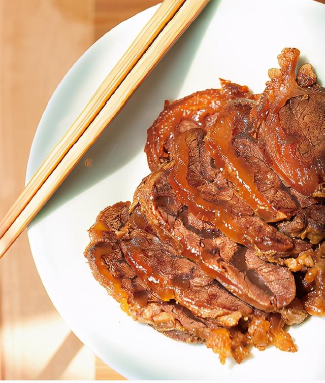 跷脚牛肉：乐山人的市井和江湖