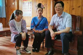 他在杭州当了30多年校长，放弃高薪到贵州支教，当地原来10个学生1个考上大学，现在有8个图片