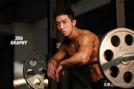 #每日帅哥推荐#肌肉小哥哥图片