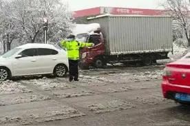 应对降雪天气 天津交警启动恶劣天气疏导预案 途经本市各条高速公路均因降雪封闭图片