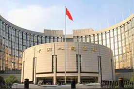 央行辟谣！“转账超10万将被严查”系误读视频封面