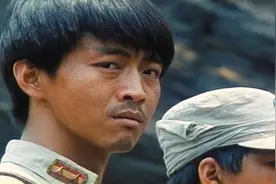 海外孤军被国民党抛弃，颠沛流离尝尽人间冷暖，电影结局令人心痛图片