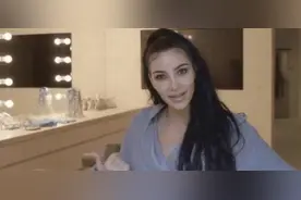 卡戴珊真人照片，画风一变如“出水芙蓉”, 妆前妆后差距太大!图片