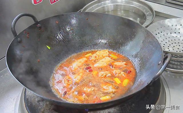 这才是盐焗鸡翅的地道做法，肉质鲜嫩，香气四溢，味道特别棒