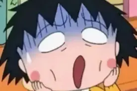 小学生因好奇将头伸出护栏被卡，老师忍不住笑出声……图片