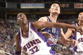 “小巨人”和“小霸王”，一生之敌的姚明和小斯，究竟谁更出色？图片