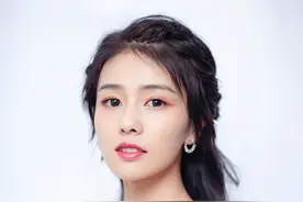 白鹿，娱乐圈偶像演员，长相酷似韩国女明星孙艺珍图片