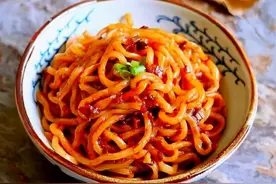 煮面条看似简单，10个人9个都做错！教你技巧，面条劲道又爽滑图片