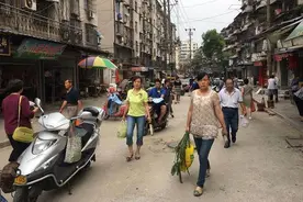 听她说，这里有条老街图片