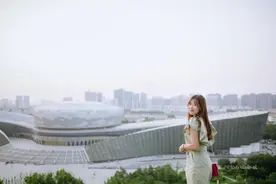 全球唯一邓丽君空中花园，在这里还可以俯瞰邯郸城市景观图片