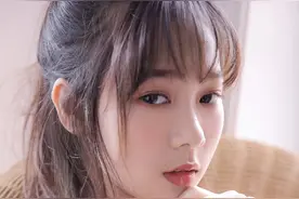 你是否还记得那个呆萌的女同学图片