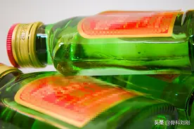 为什么有人一喝酒就脸红，有人越喝脸越白？脸红是肝不好吗？图片