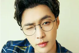 当张一山、张艺兴等男星带起逼格满满的时尚眼镜，这也太帅了吧图片