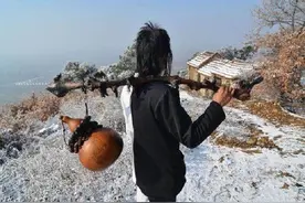 山东一70后小伙，坚信世上存在真龙，离家15年进深山只为寻龙图片